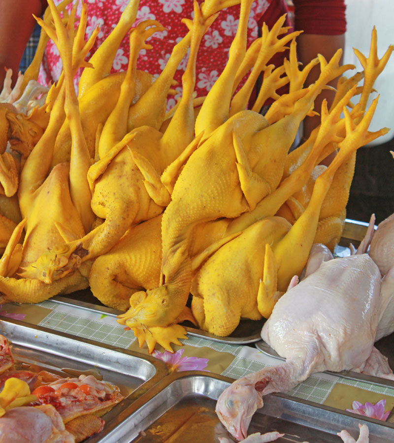 Poulet au marché thaïlandais